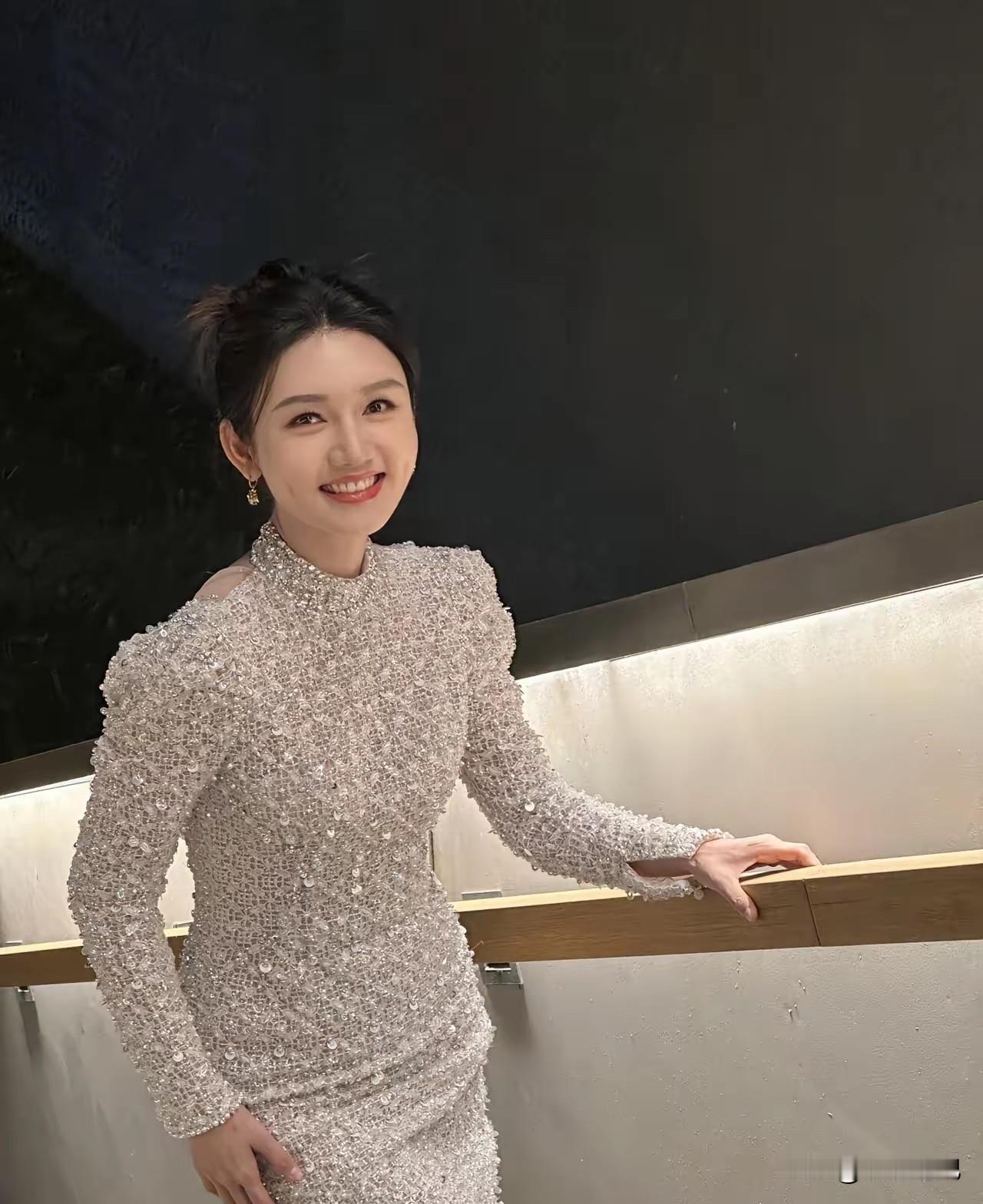 龙洋这个人，我真的看不懂了，她今年37岁，不结婚，不生娃，一心扑在事业上。