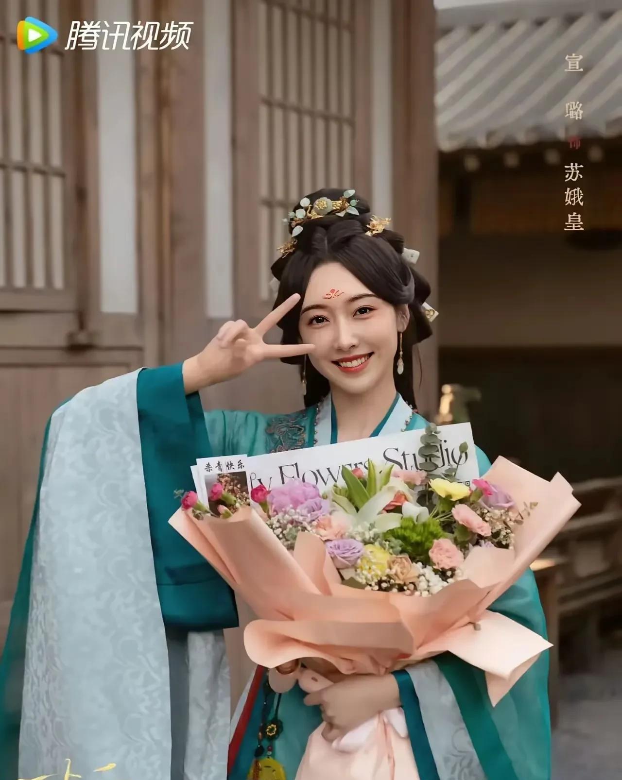 苏娥皇，一个野心勃勃的上位心机女，机关算尽太聪明，反误了卿卿性命。出生自带牡丹