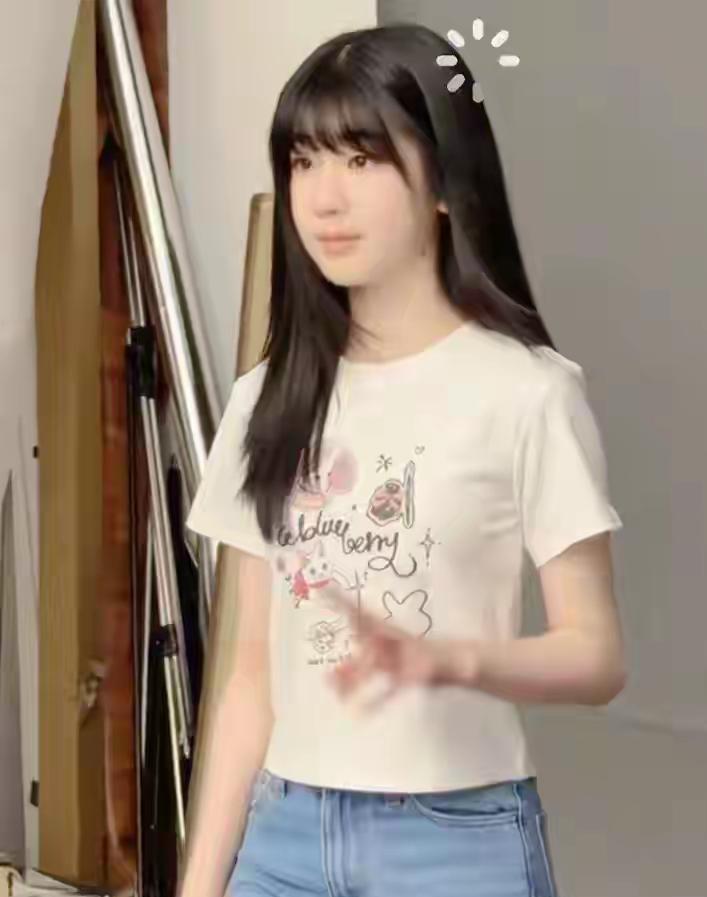 左小青带14岁女儿拍广告，悄悄备蛋糕太戳人，高子淇比妈还高！左小青最近带女儿高