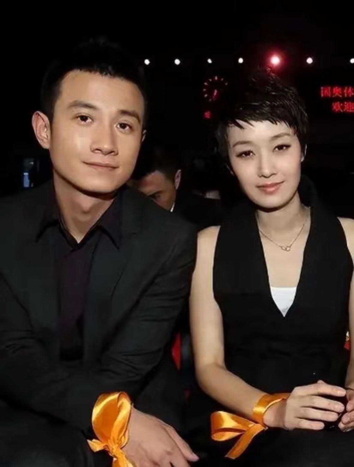又是因戏生情！文章被曝与话剧演员凤莉已低调相恋三年。2014年文章、马伊琍