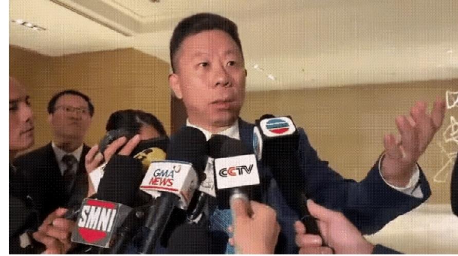 驻菲律宾大使井泉接受菲律宾记者采访，他介绍说，是中国海警发现菲律宾水兵"修建了阻