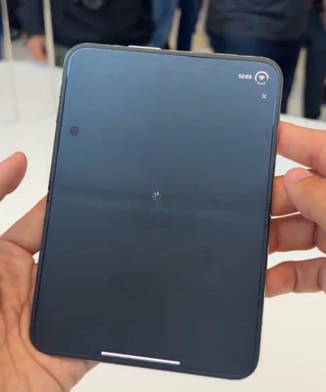 iPhoneDuo折痕图一出来，当初那些把苹果工业设计吹上天、张口闭口“无折痕
