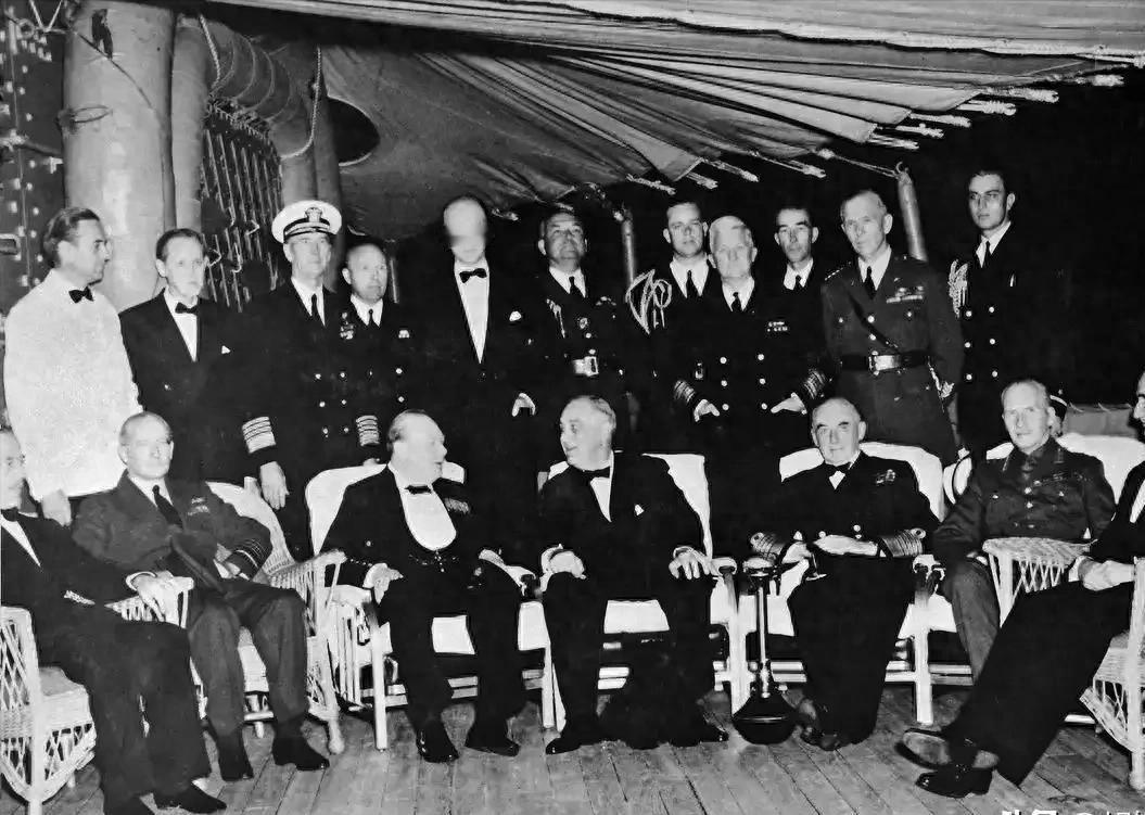 如果要评选人类历史上最成功的阳谋，我觉得应该是美国的这次操作1941年8月，