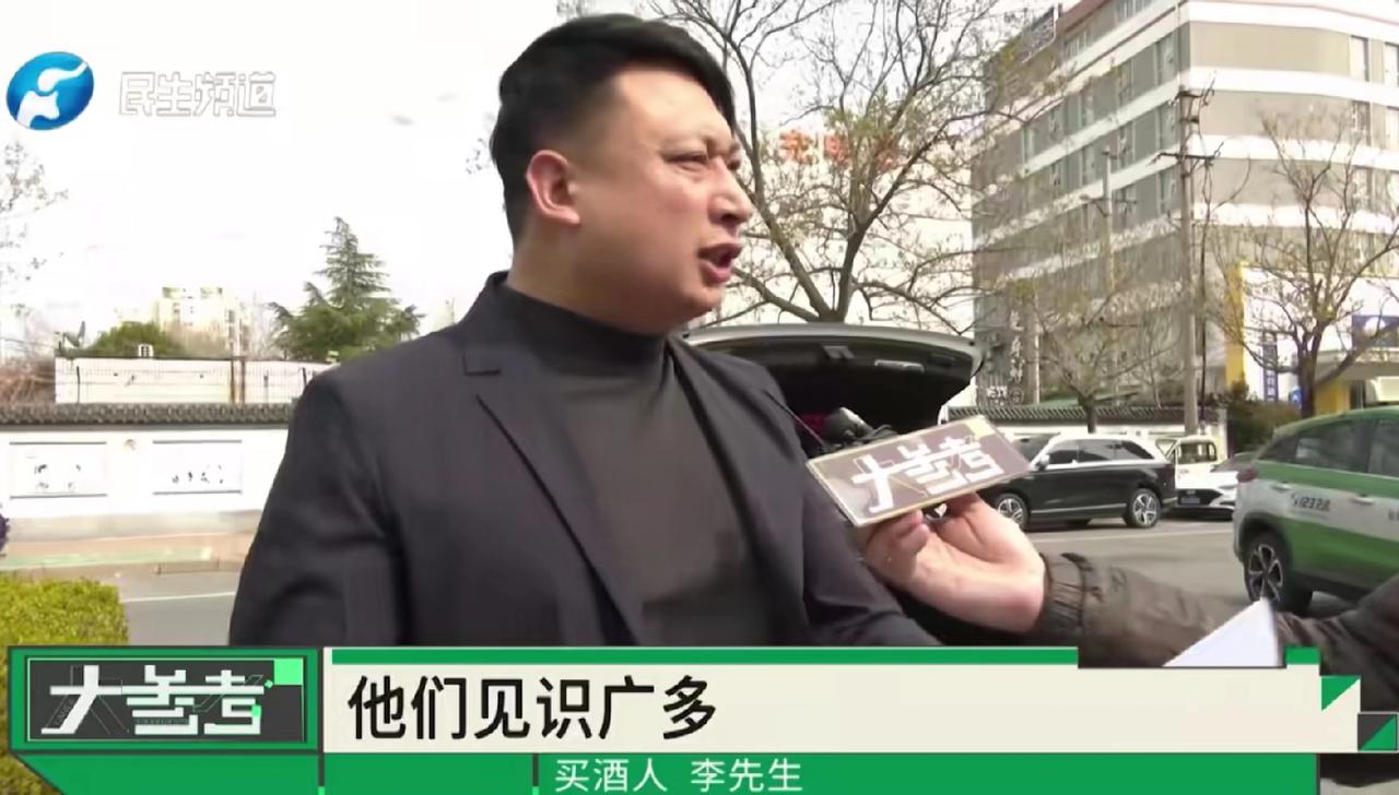 河南郑州，男子为了给领导送礼，花55800元购买了几批茅台和五粮液，不料，领导见
