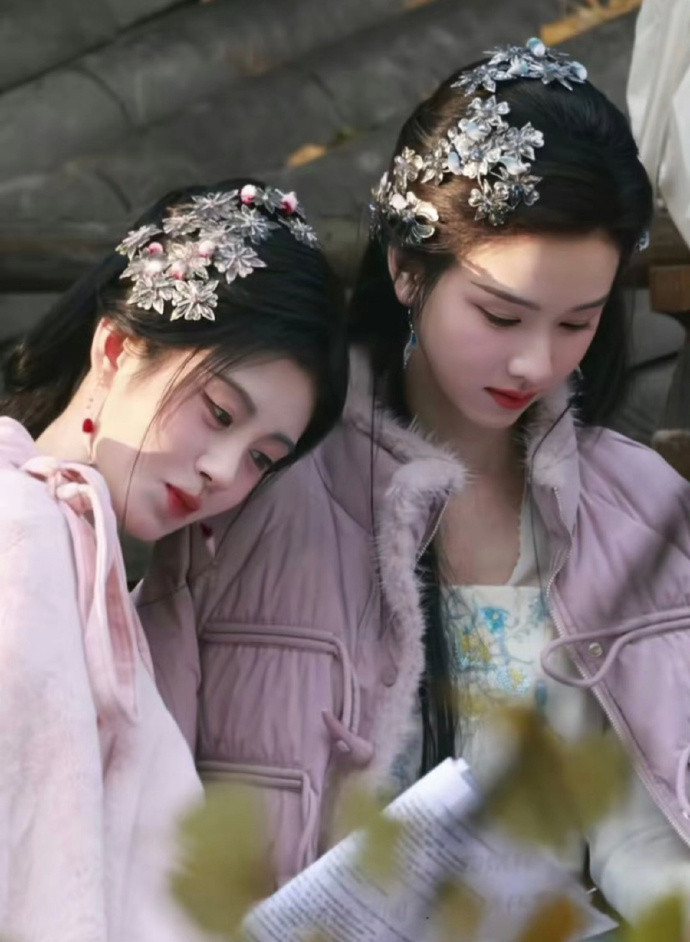 月鳞绮纪开播【陈都灵鞠婧祎】我的姐姐很迷人你知道吗，知道你就完蛋了