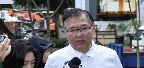 李德维突然出现在这次郑丽文访陆的行程名单中，这的确让人感到意外。李德维这次被