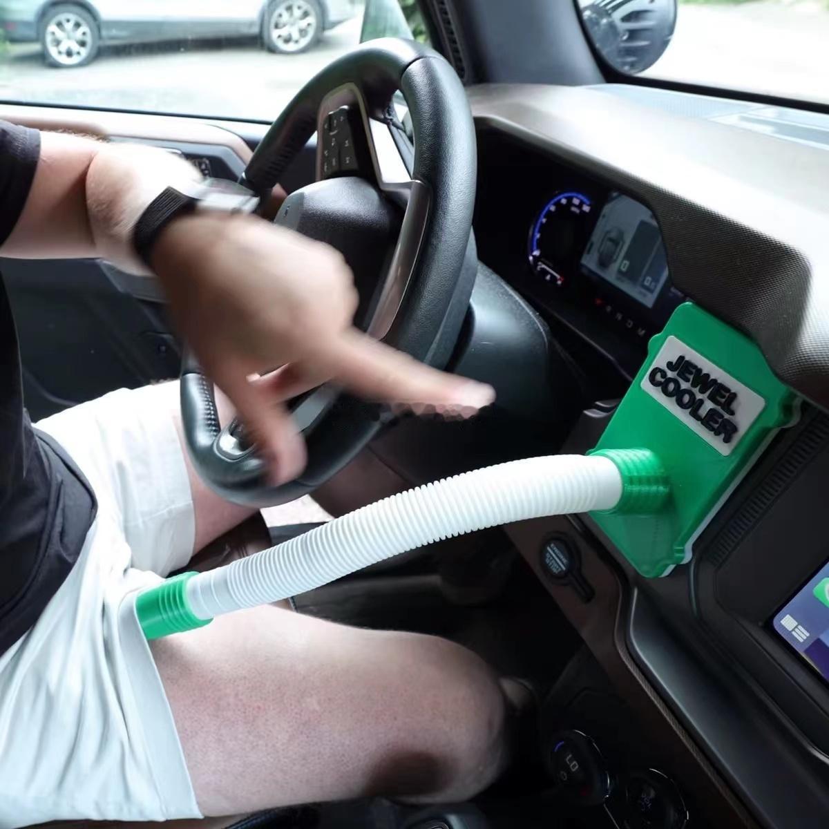啥啥都落后的牛叉车，车主说是开了一年，几个空调出风口都不出风了~~~内饰异响，黑