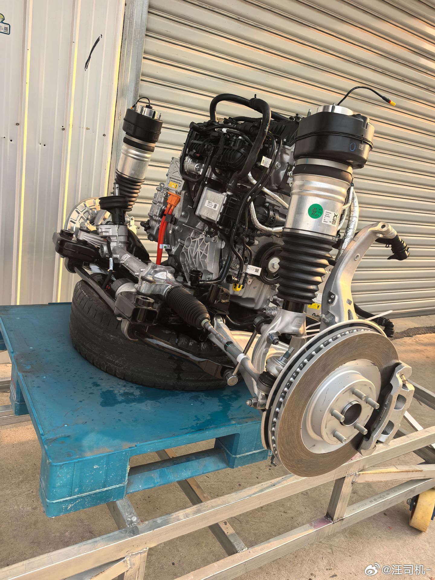 直观解释了为何小鹏X9只有增程后驱，而GX则有增程四驱