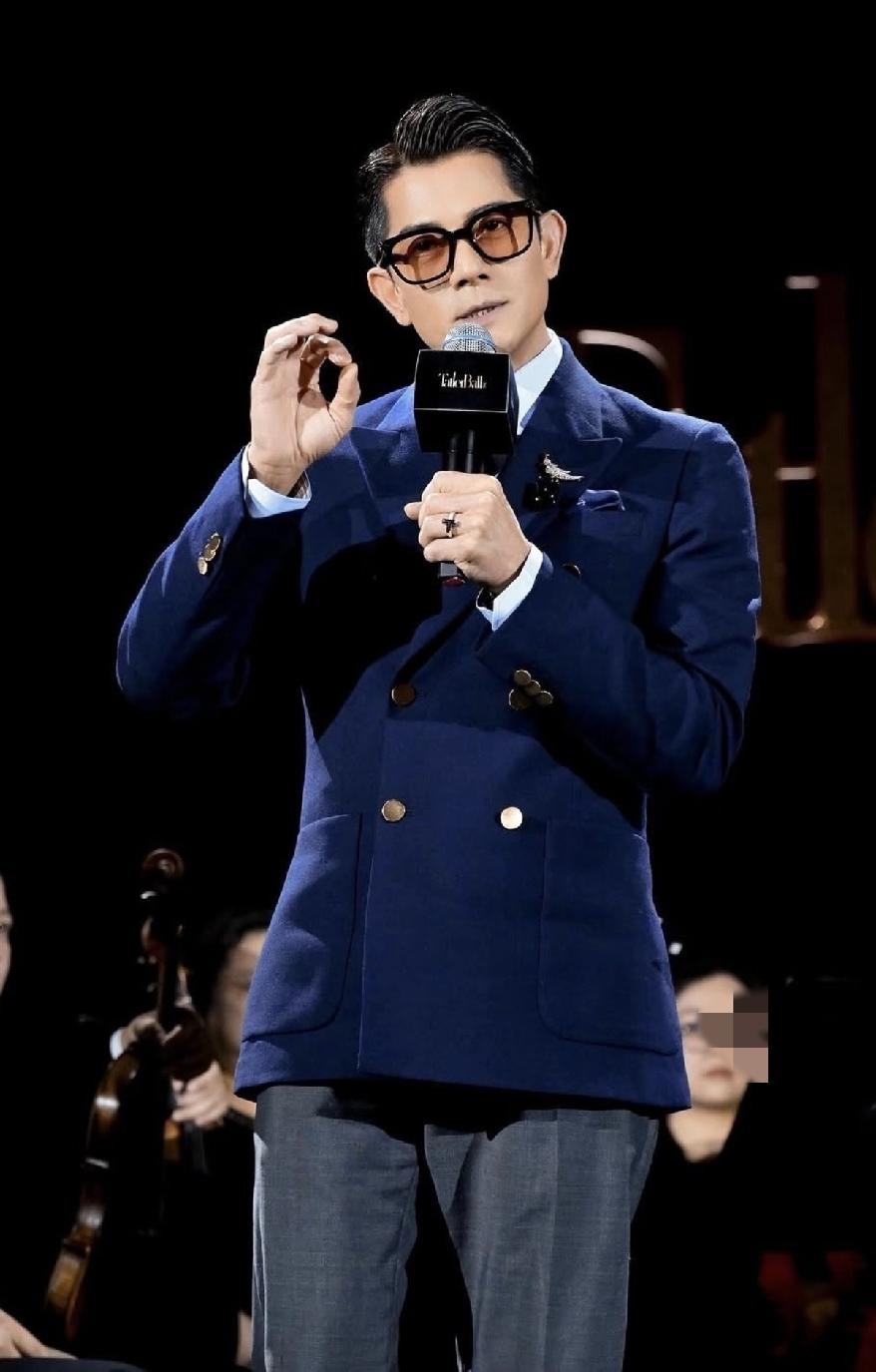 冷知识:郭富城比王志文还大一岁，两人看着相差了一辈！王志文都可以演郭富城爸爸