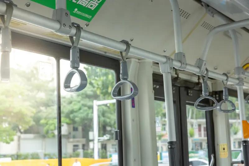 11月5日，“吴镇宇刷老年卡被质疑”上了热搜。11月4日，吴镇宇发文说自己用公交