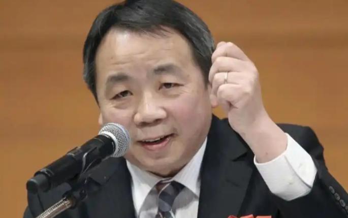 4月22日，就在126名日本议员集体去靖国神社“拜鬼”的同一天，队伍里有一个让中