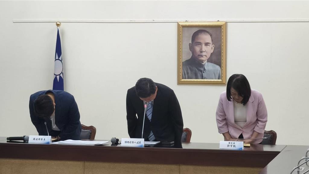 快速清理战场，傅崐萁率党团鞠躬致歉，称明年总预算将会留出三倍订单供当局采购，一手
