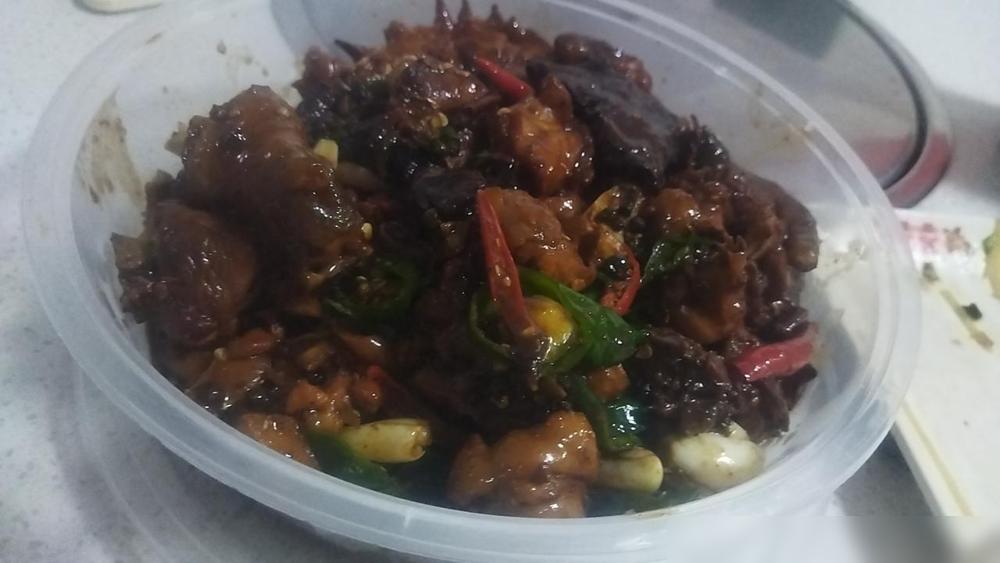 大家好，我是在曲阜做临沂炒鸡的。这事儿我真有发言权，前两年我开羊汤馆的时候，也遇