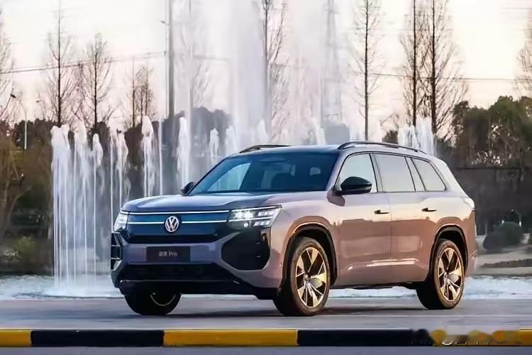 2025年买车流传一句顺口溜：1、要面子：BBA2、随大流：BYD3、要豪