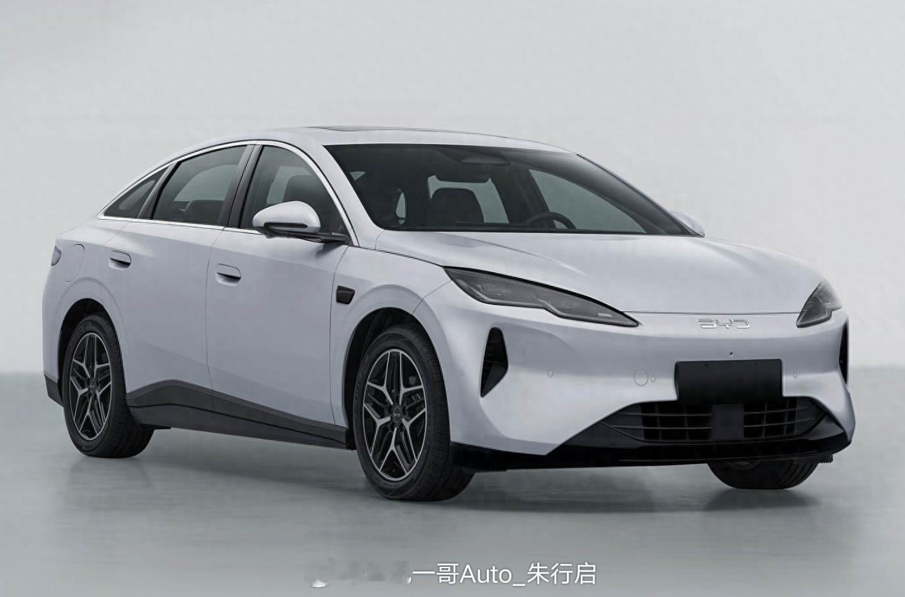 全新比亚迪海豹06EV实车图被曝光，新车采用了半隐藏式车门外拉手设计，并且它将提
