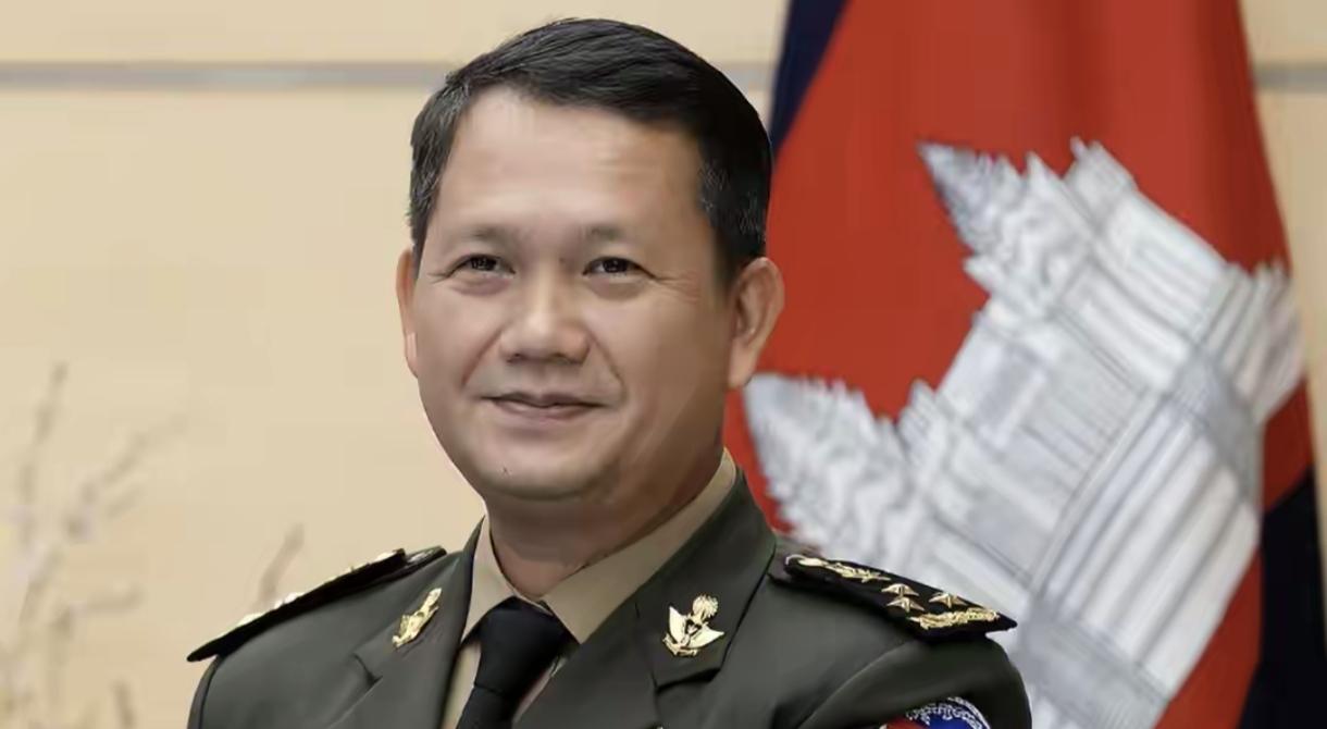 果不其然，柬埔寨最近这波操作简直像在国际政治舞台上扔了个“炸弹”，直接“变天”闹