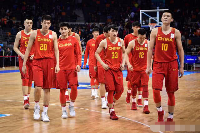 中国篮球从亚运包揽四金，落到本届四支队伍全部无缘决赛。很多球迷很难接受这样巨大的落差，要知道几年之前