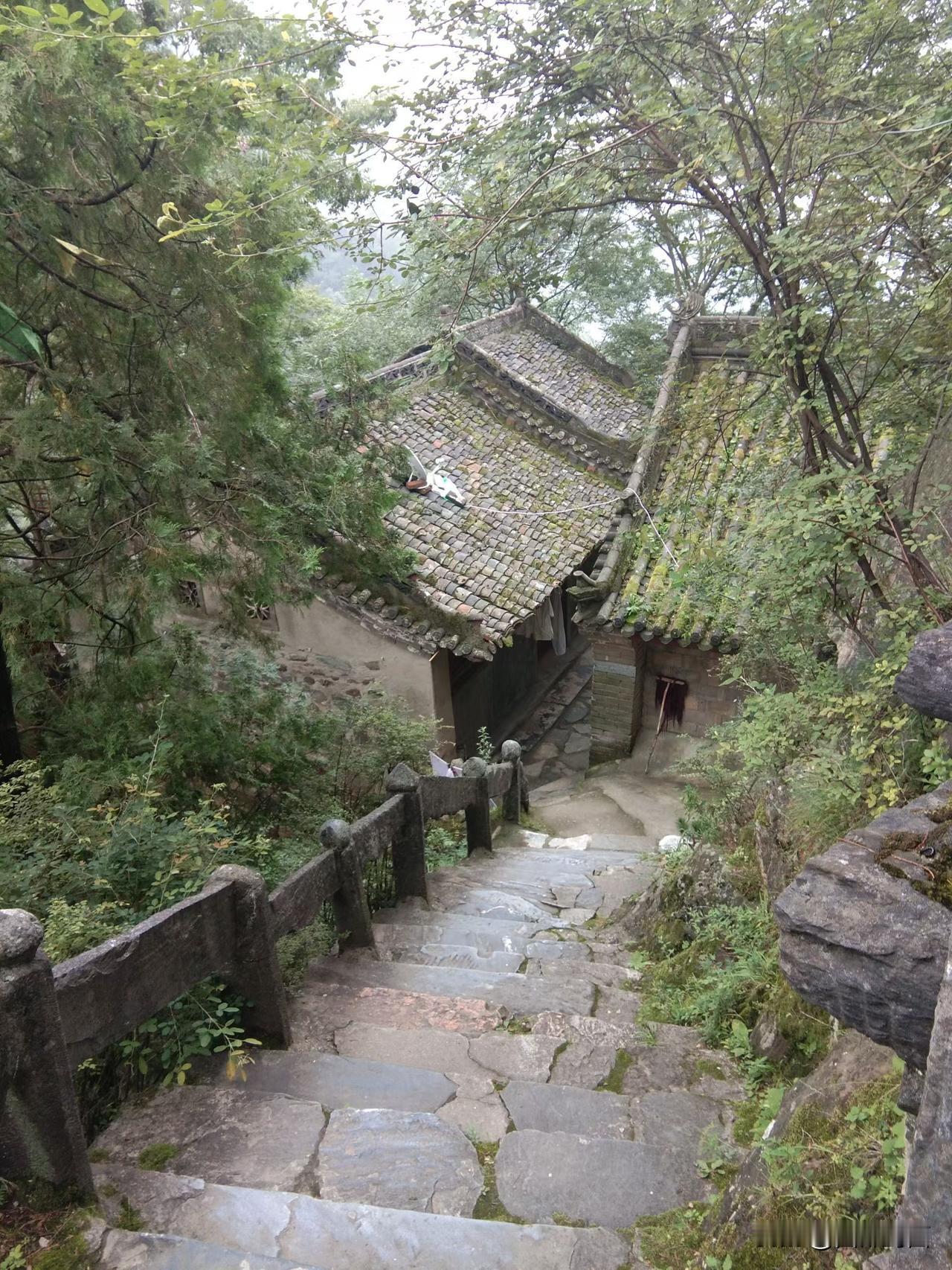 哑姑仙山绕云端，徒步宝峰心旷然！户外徒步，美景欣赏！