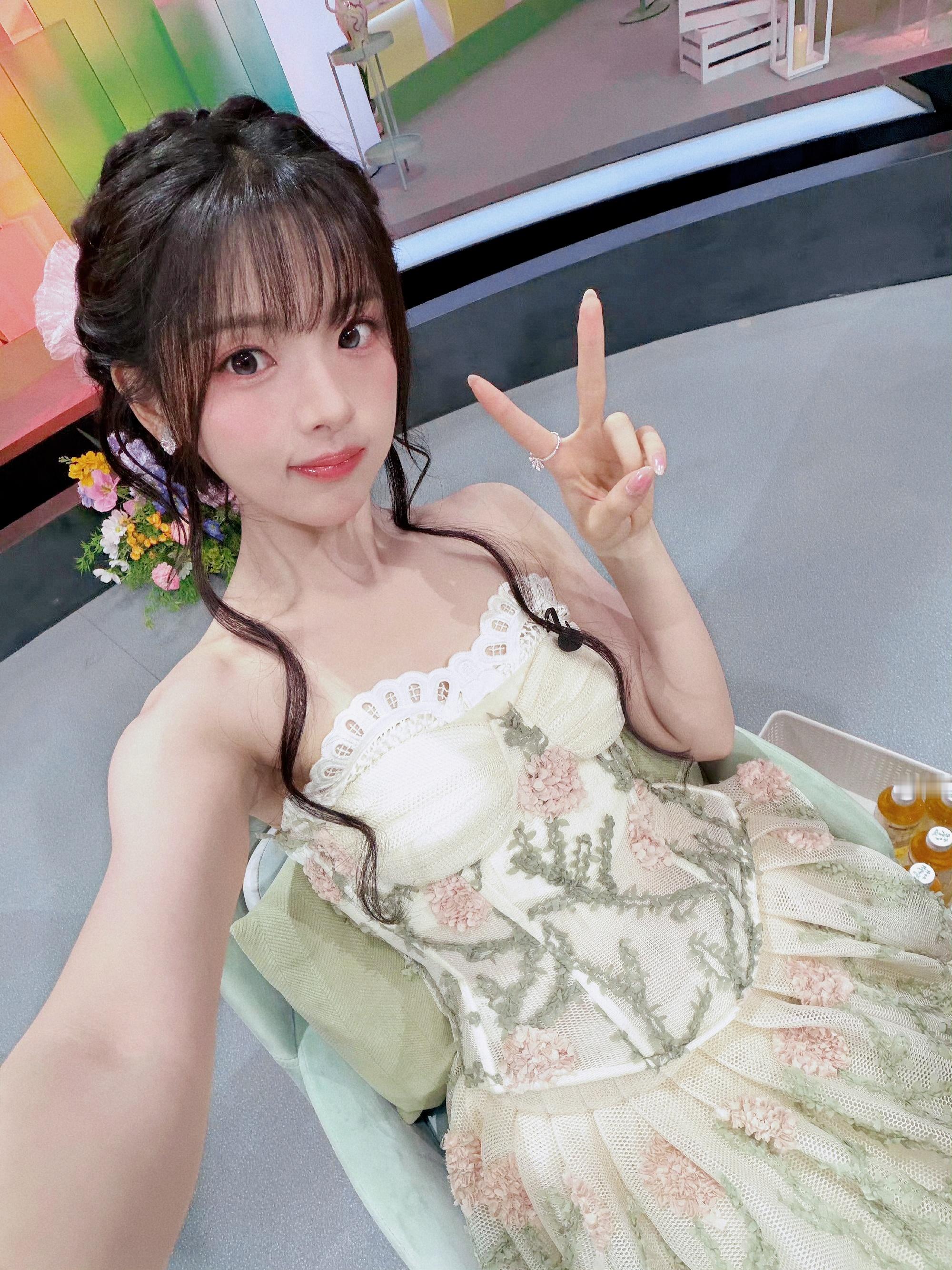 美萌小花仙杨超越杨超越心动的信号