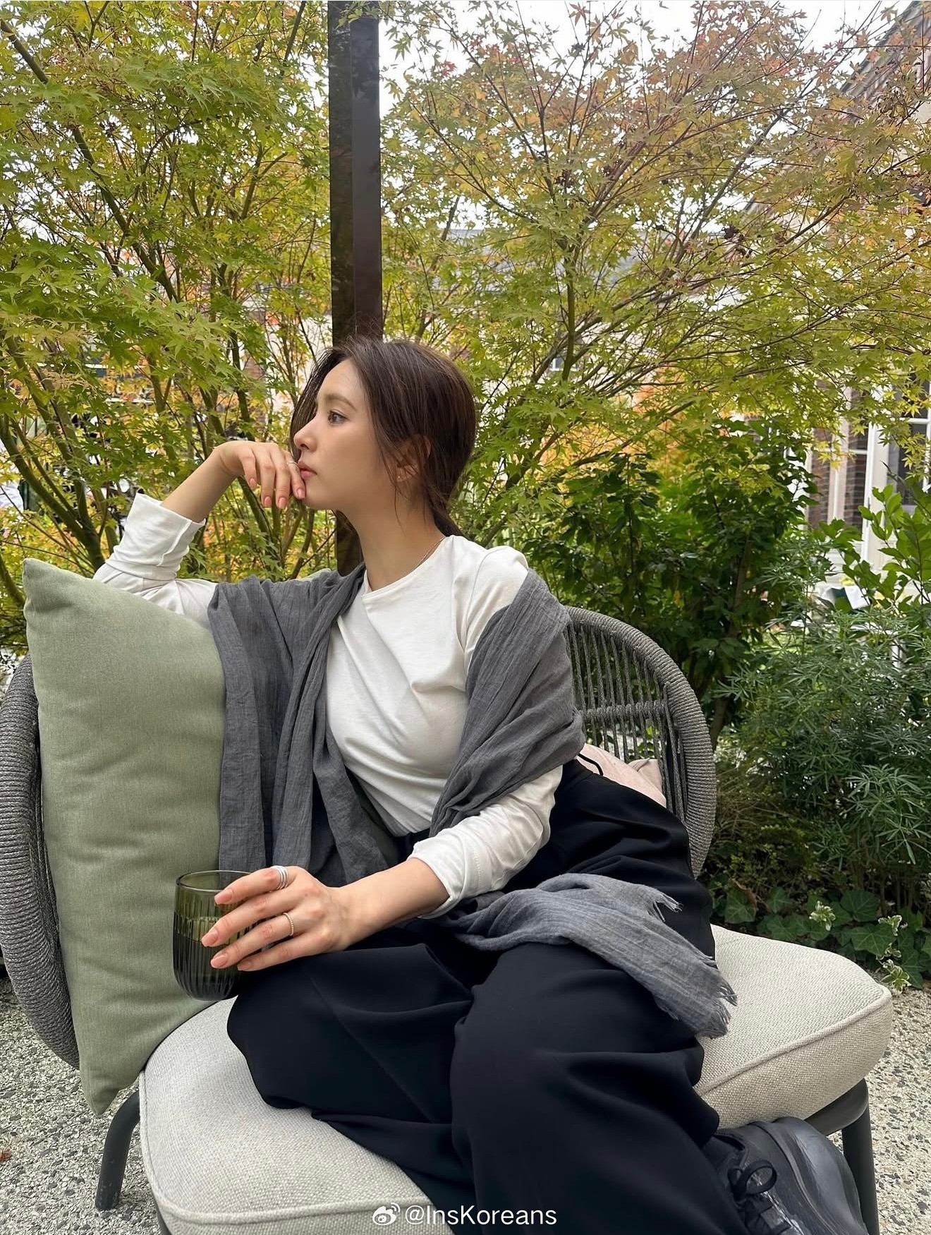 申世景申世景巴黎待了20天拍的照片大集合在巴黎离不开的食物，🦪，🍓，🍫