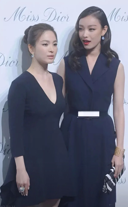 两人同框，才知道谁是大美女。