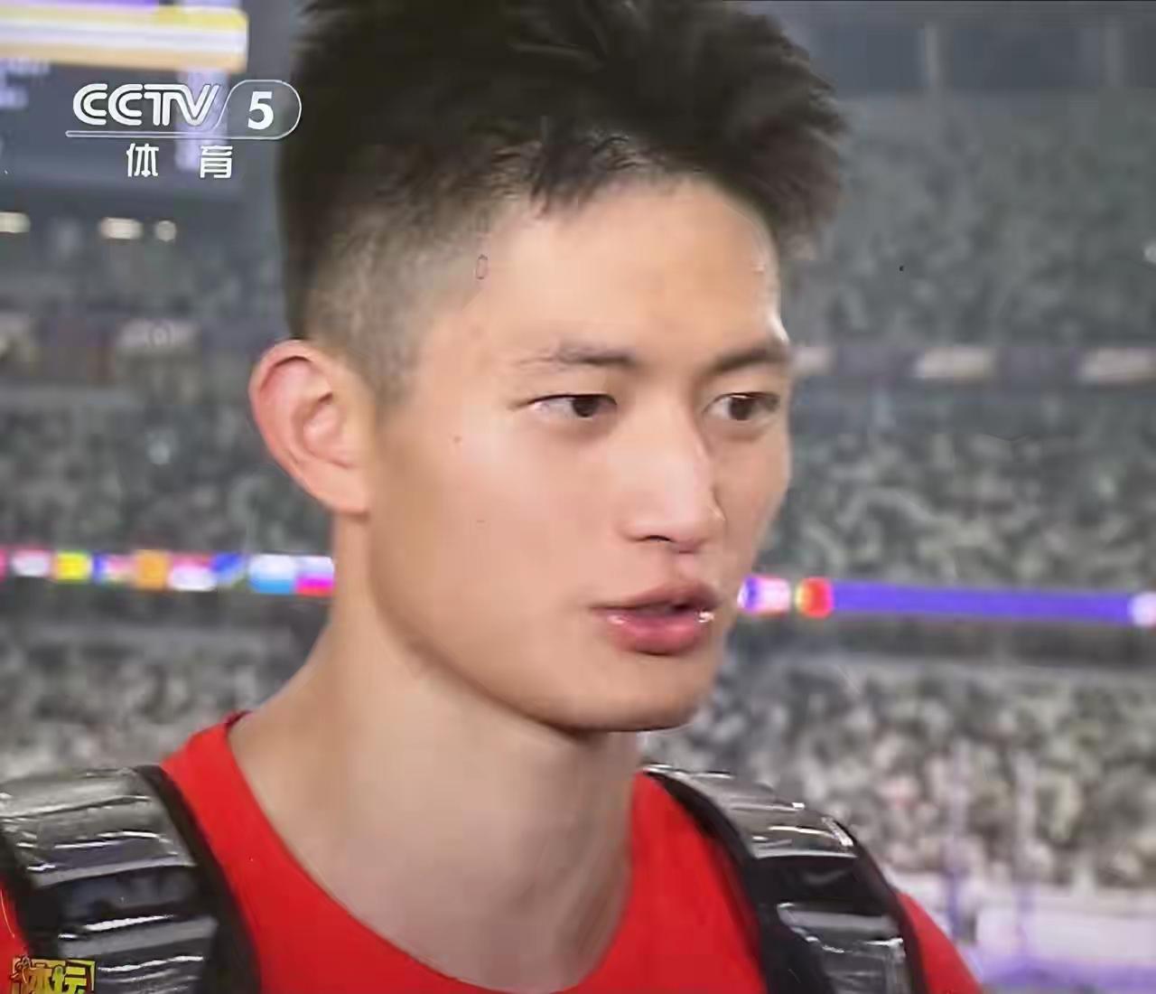 田径世锦赛男子跳远比赛现场，这位运动员直接放弃第三跳的机会，赛后接受采访时说参加