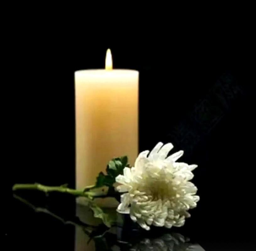 我爹走的时候，全单位都来了，就他，人没到，礼也没到。今天，他妈走了。公司群里