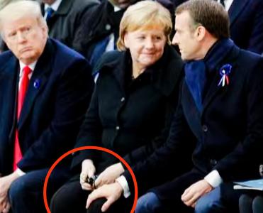 马克龙这手是不是放错了地方啊？马克龙和默克尔是不是交流的太投入了？这是在探讨