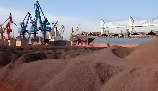 袋鼠：阿中，要矿石不？阿中：我不要。袋鼠：你咋能不要矿石呢？只要你发话，我立