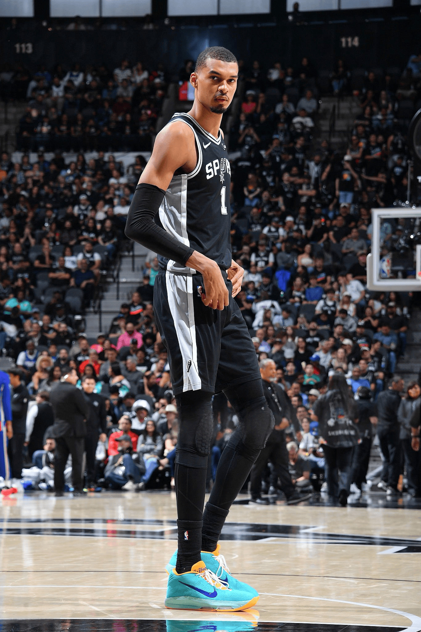 杭州西湖将连续一周撒7吨漂白粉据Shams透露，文班亚马的肋骨是严重瘀伤，虽然会