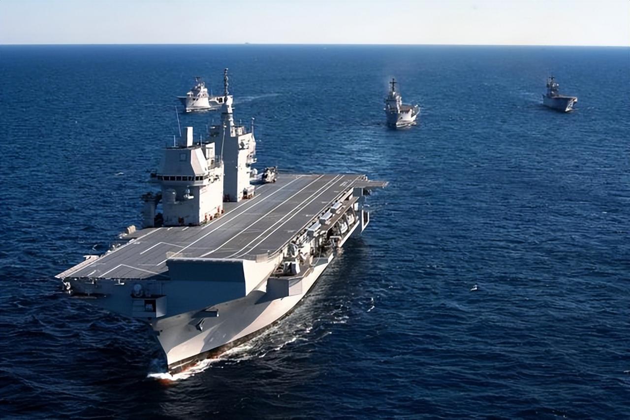 太颠覆！076首舰不做登陆舰，南海试航竟藏着无人机作战大棋四川舰出海南下，引