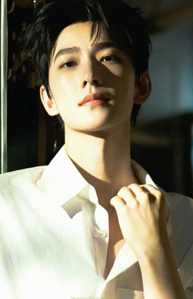 杨洋陈都灵主演《等风热吻你》！网上爆出的《等风热吻你》主演有两组，一组是杨洋陈