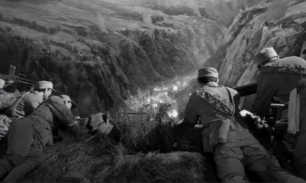 1935年，红军攻克腊子口，发现一个仓库，全军都沸腾了，里面堆满了粮食、盐、腊肉