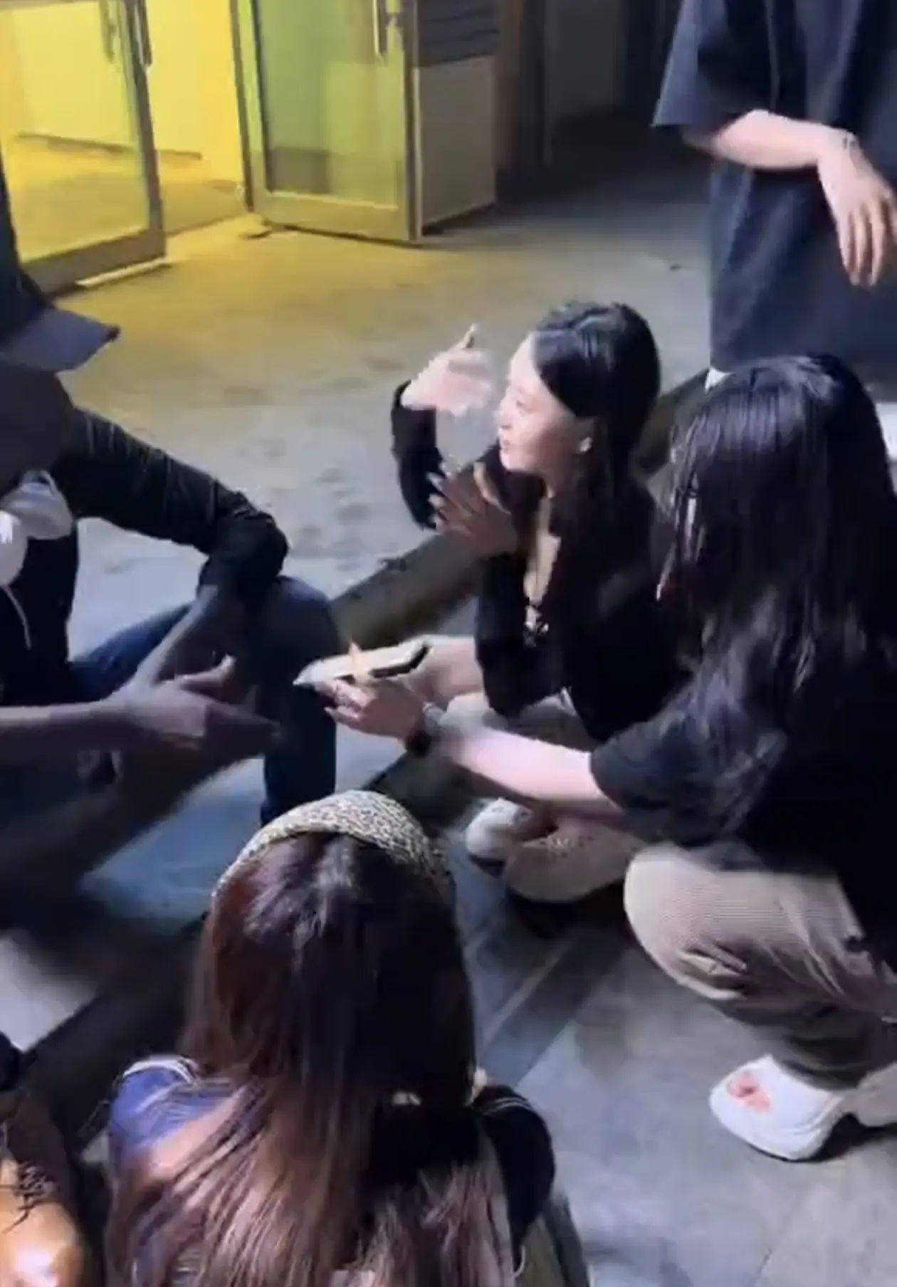女孩矜持点才好啊，这么主动