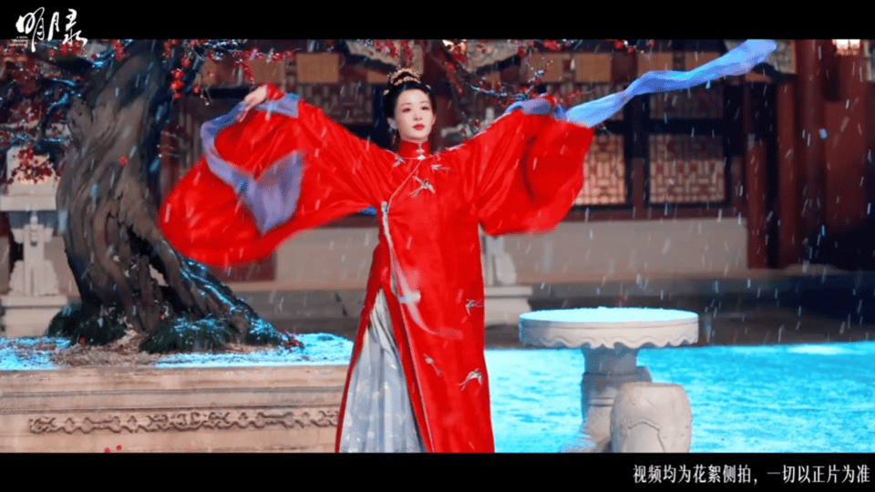 王楚然红衣跳舞满分全肯定这段舞蹈让人惊叹，王楚然就如同仙子下凡，红衣飞扬，舞动