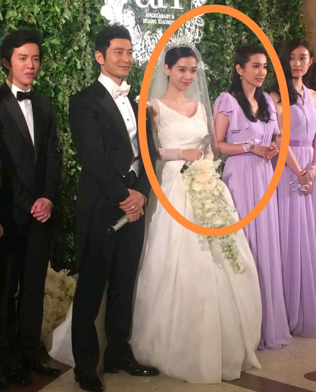 不得不说，无意间一看，杨颖和李冰冰居然有点神似，尤其是眉眼部分，相似度特别高，就