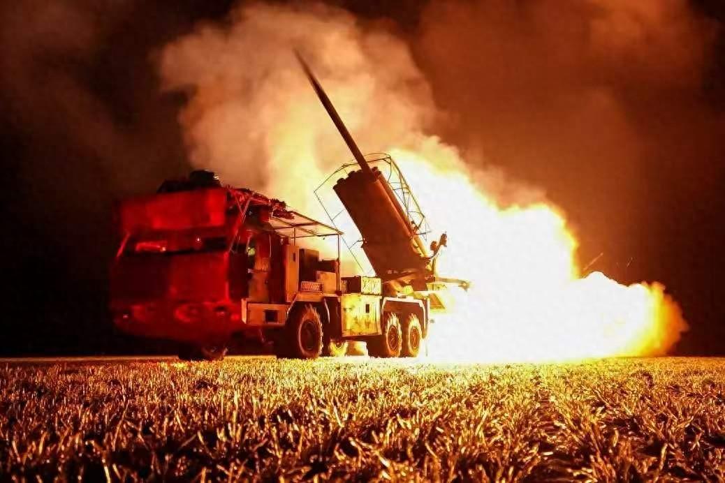 乌克兰炸俄罗斯本土的时候，就应该想到这一天。俄军一夜空袭498弹，5个旅准备冲锋