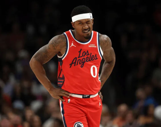 快船的伤病情况：“在伦纳德对阵热火扭伤脚踝五天后，比尔遭遇髋部骨折。比尔不幸受