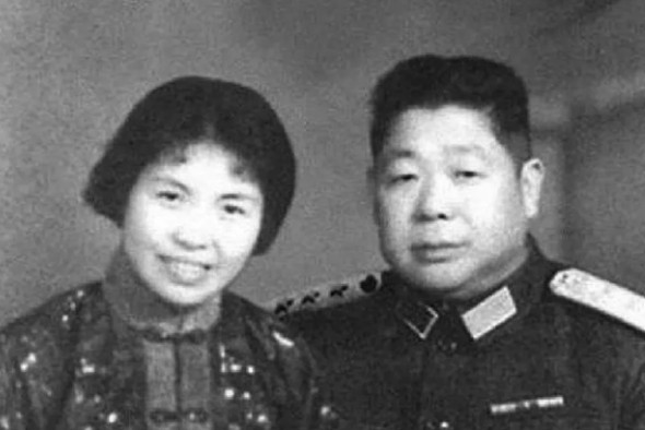 1949年，陈赓在上海见到了小姨子。多年不见，小姨子出落的亭亭玉立，已长成了大美