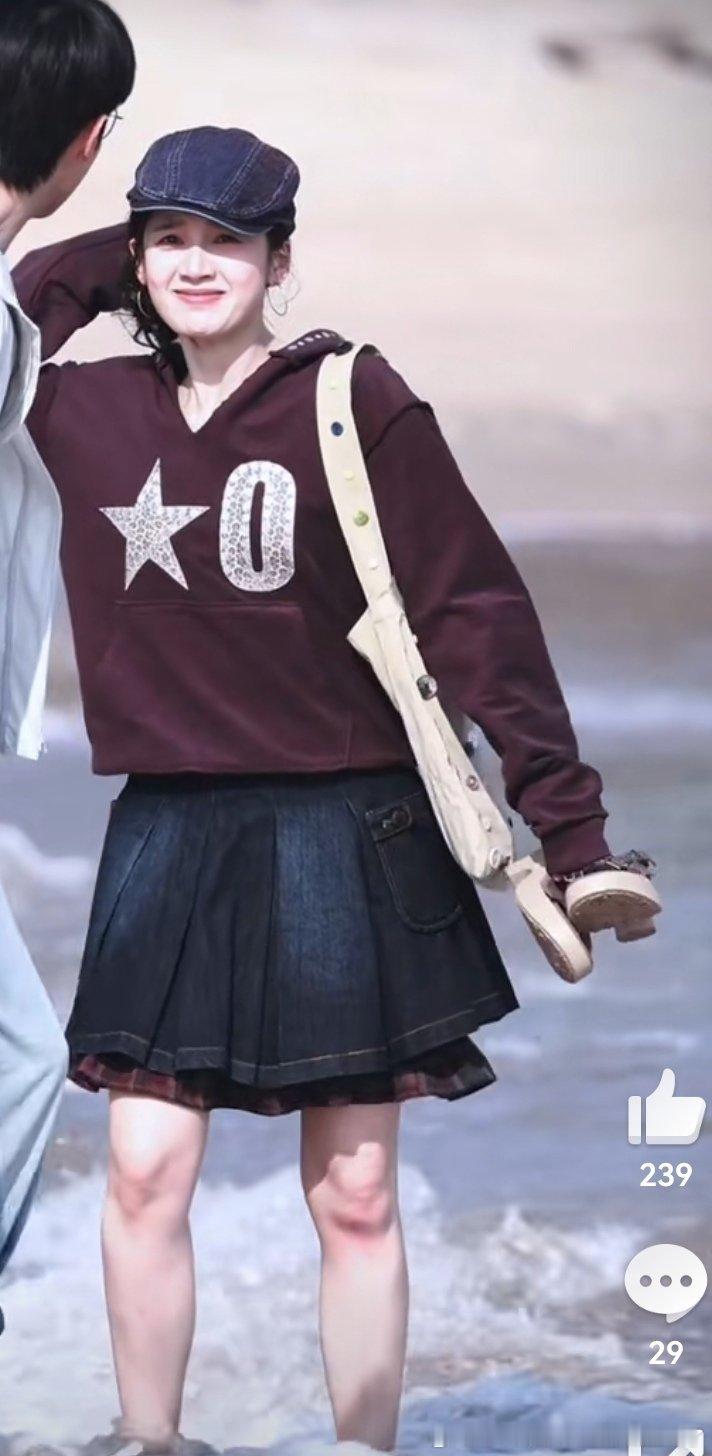 不好意思千禧年真没女主穿个套头衣服身材宽成这样的