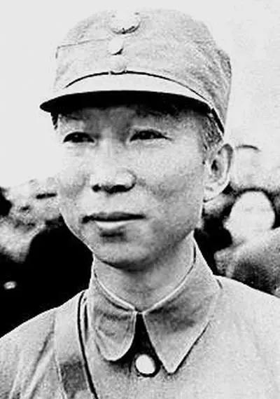 1993年，97岁的薛岳因拖欠房租被起诉，法官问询时，他沉默了许久，最终缓缓开口