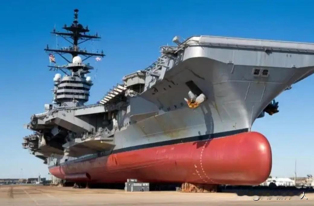 航母上宽下窄，会不会容易侧翻呢？因为水底下的航母，才是航空母舰的技术精髓。麻