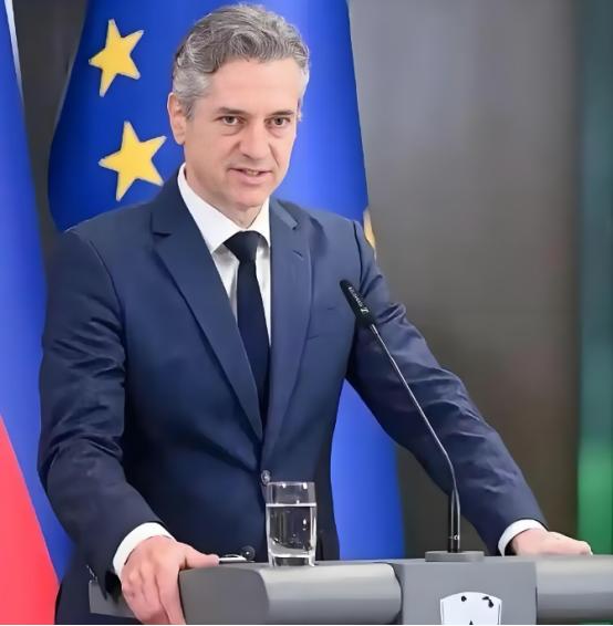 比利时首相说：“人人都想加入欧盟，没人想加入中国。美国的任何邻国都不会说想加入美