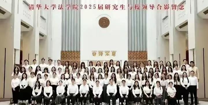 被告：我只是路过看了她一眼法官：qj罪名成立