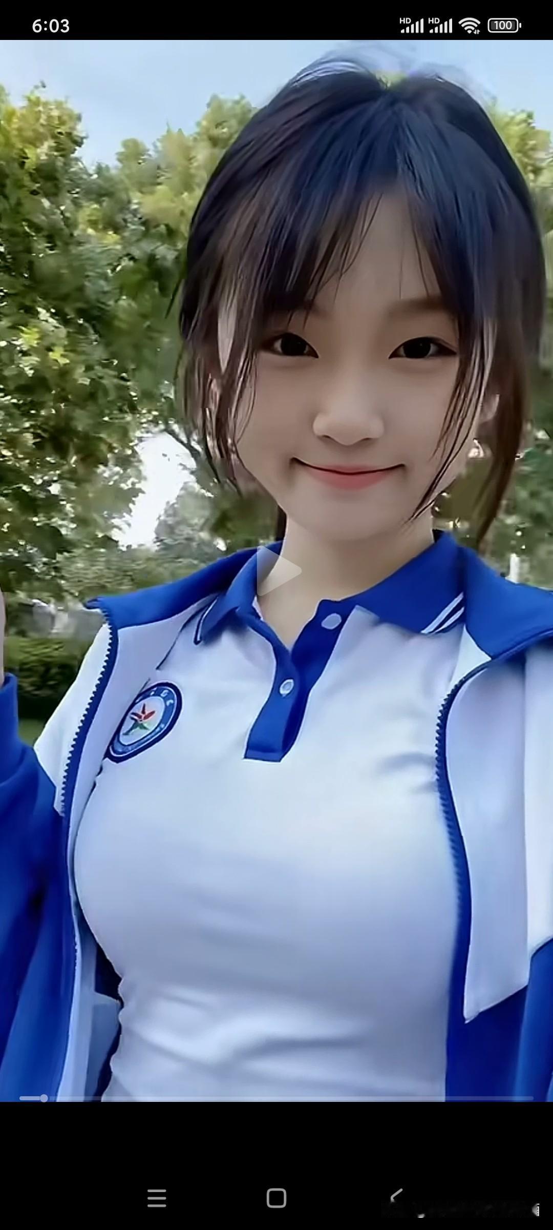 小姑娘这么高兴是有什么好事吗？