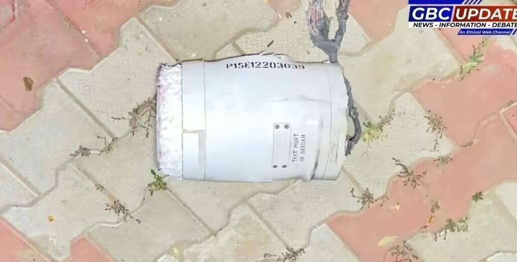 外网有人已经把巴军霹雳-15E空空导弹的残骸照片给发出来了，从上面我们能看到P1