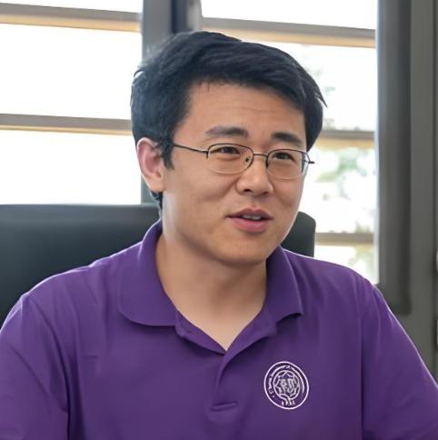 郭少明，北京邮电大学超级学霸，德国波恩大学博士，美国高校博士后，副教授，南开大学