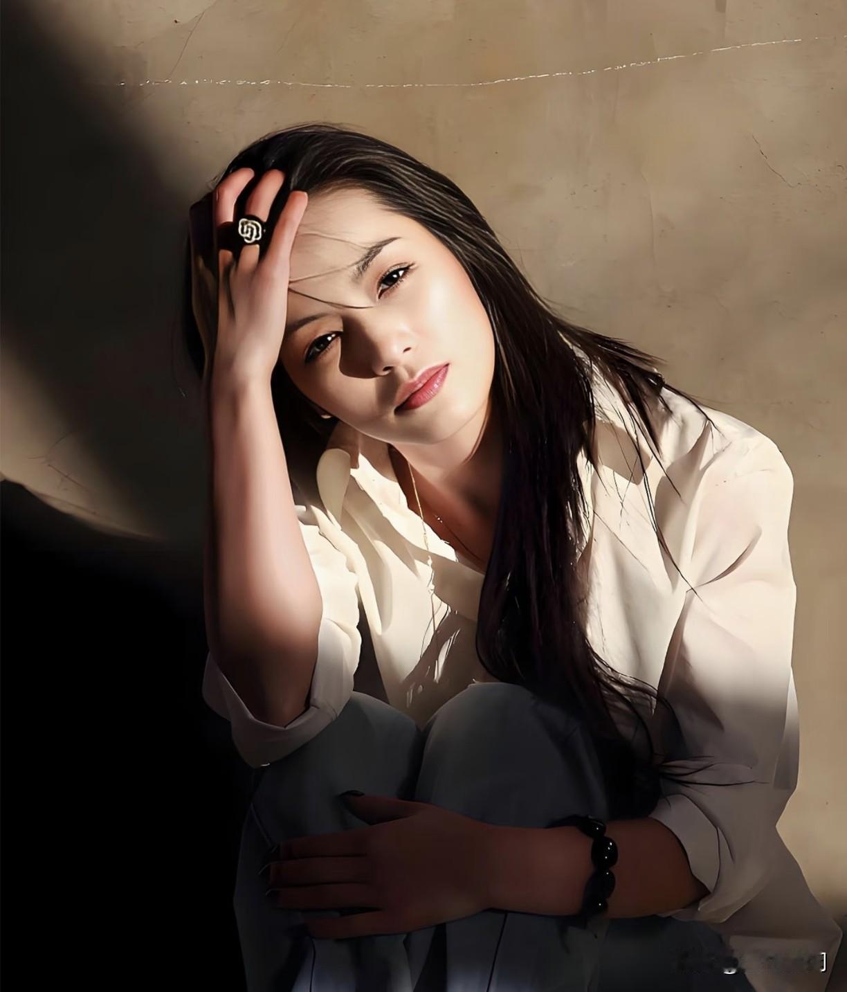 一位情感专家说：”有些男人特别喜欢撩熟悉的异性，比如女邻居，女同事，异性知己等