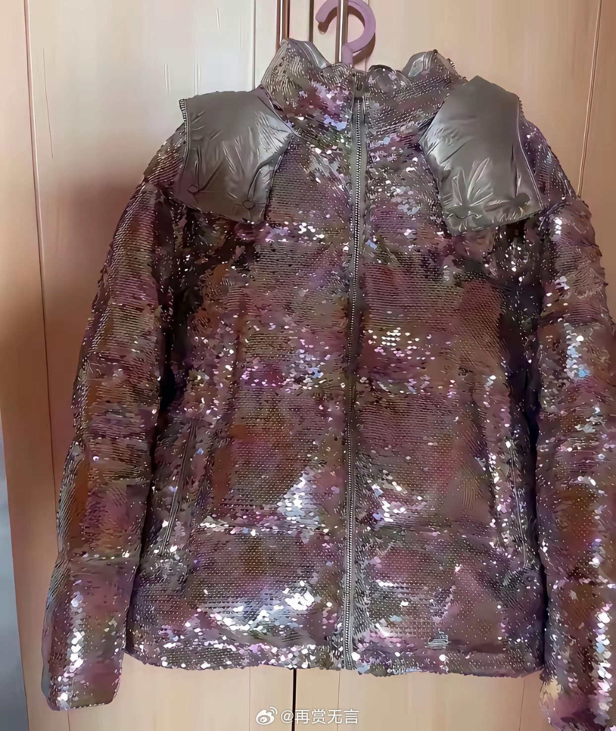 以前穿这个衣服是时髦，现在穿……需要一点勇气。