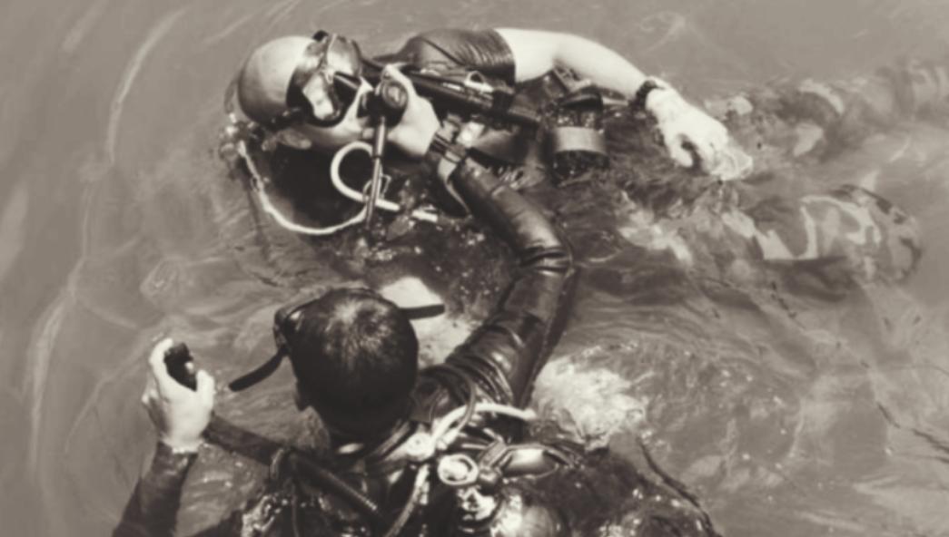 2004年，澳大利亚潜水员戴夫，成功潜入深达283米的布须曼洞穴。在洞底，他发现